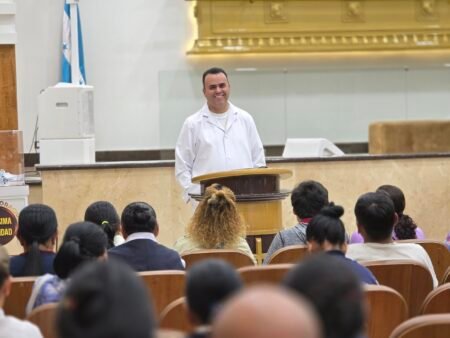 Reunión del Algo a Más en el Templo de la Fe